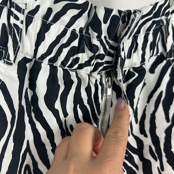 Bar III White And Black Zebra Print Mini Skirt Size 4 - Picture 3 of 10